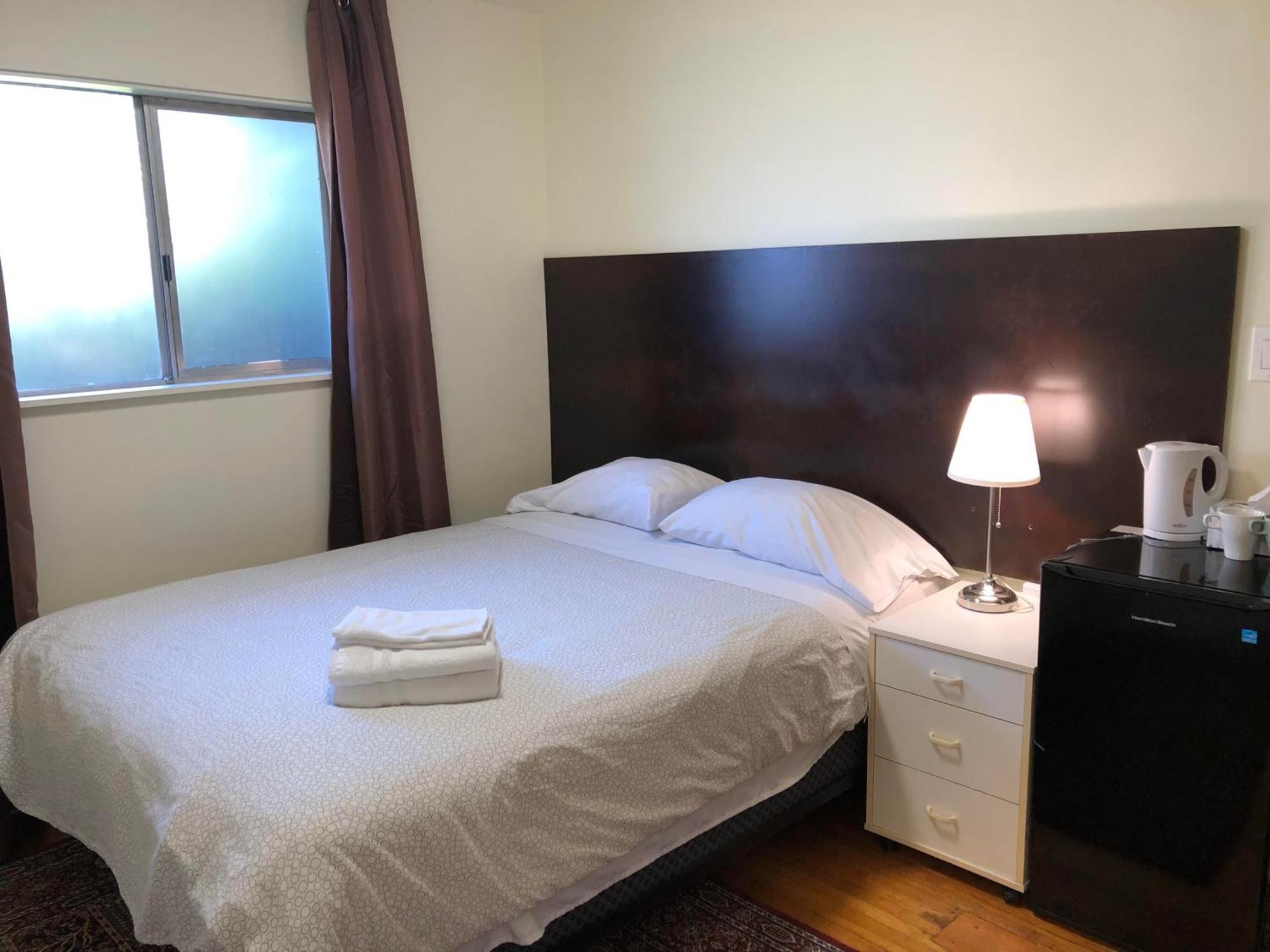 Comfort Cottage Guest House Near Subway Station, Bus And Downtown فانكوفر المظهر الخارجي الصورة